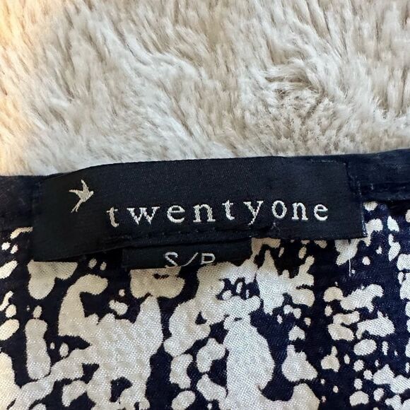 Forever 21 Printed Sleeveless Blouse - Picture 6 of 6